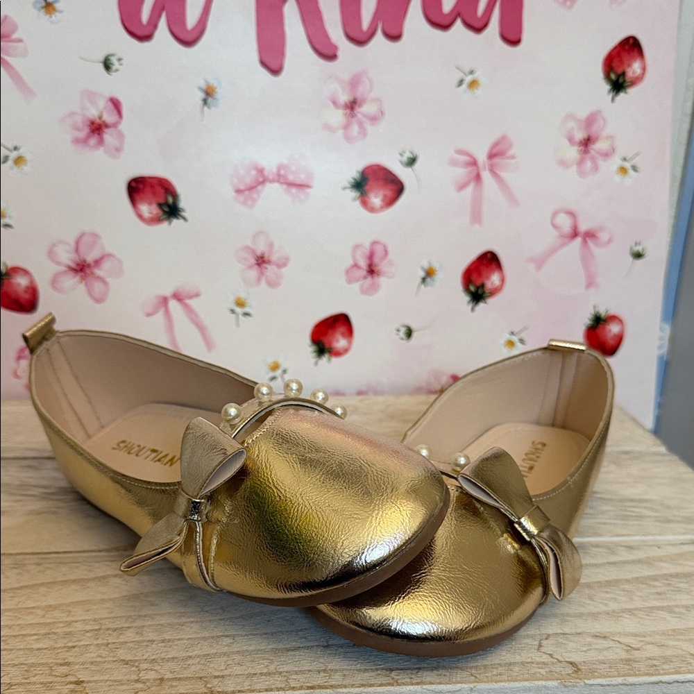 Saks Fifth Avenue Gold Kids Dress Shoes with Bow